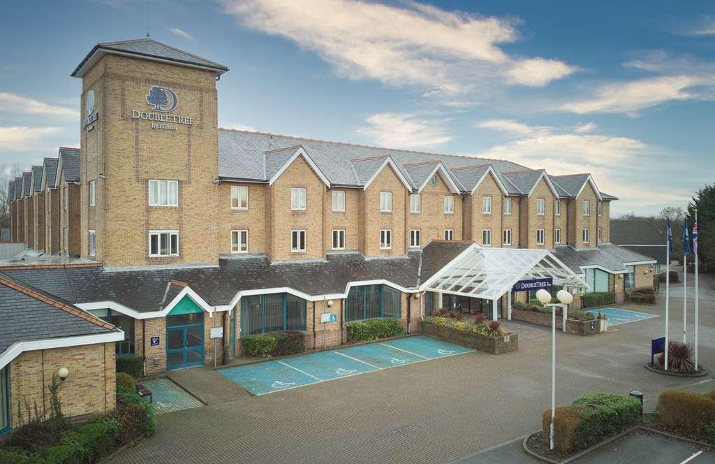 Doubletree By Hilton London Elstree Hotell Borehamwood Exteriör bild